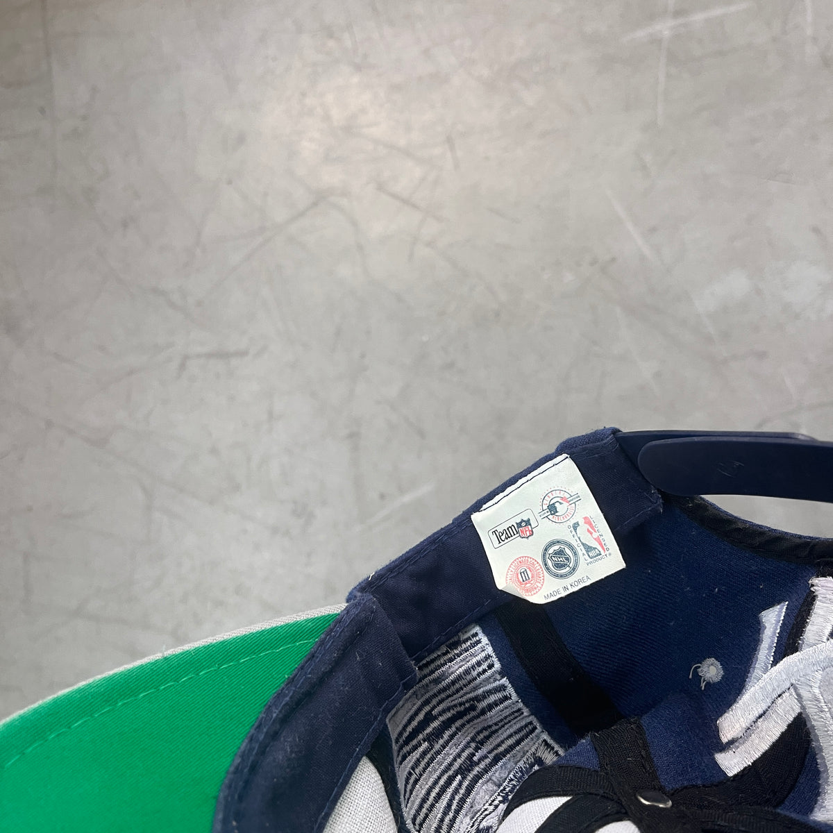 YANKEES ALL OVER EMBROIDERD 90s