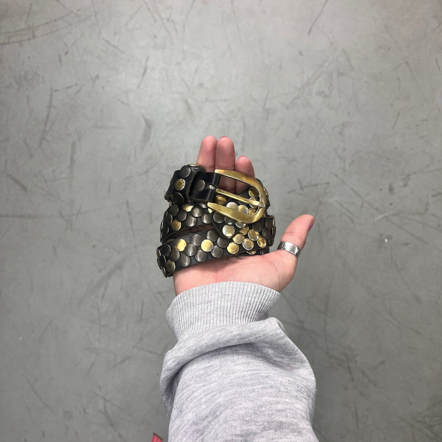 VINTAGE LEATHER ROUND STUDDED BELT