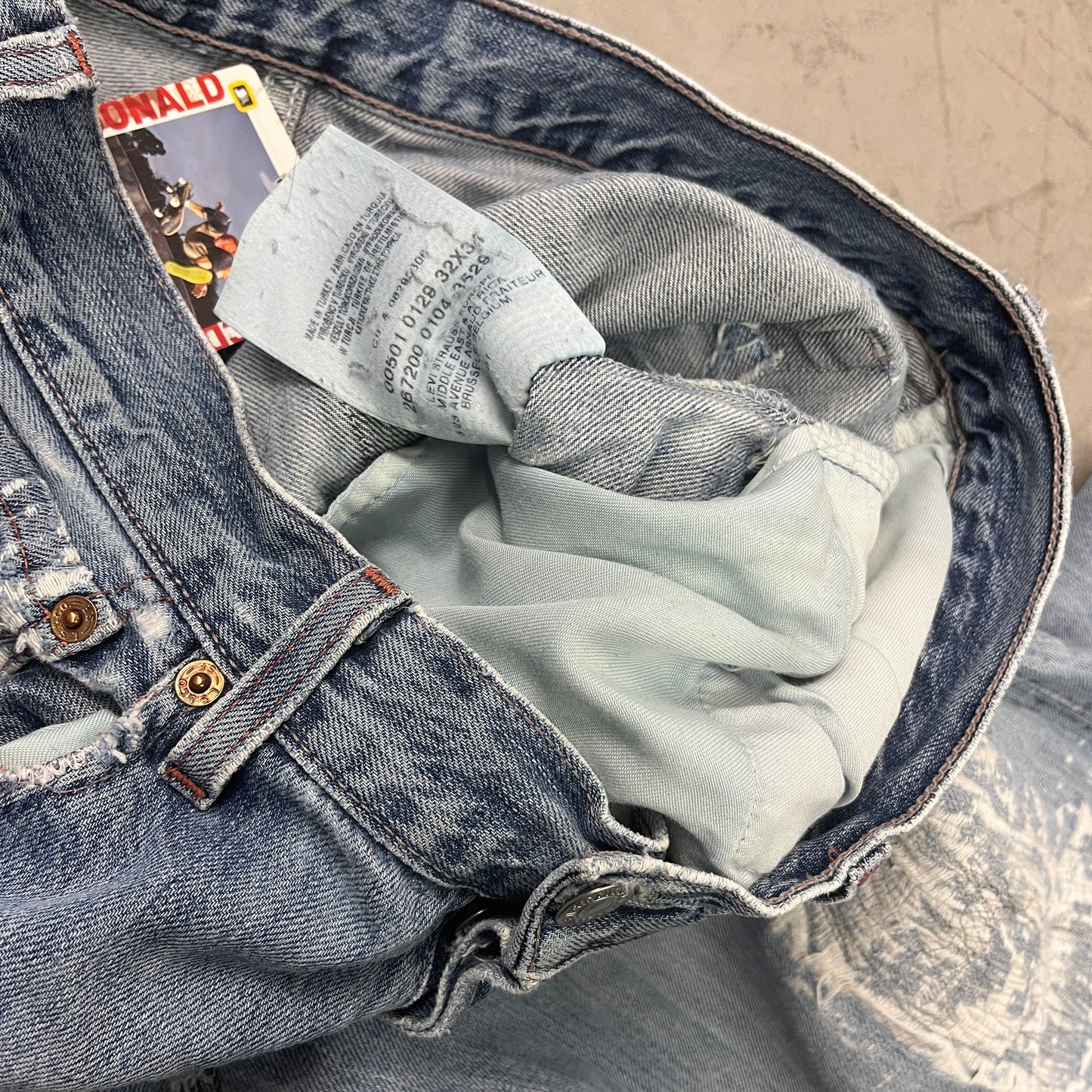 LEVIS 501 REPAIRED DENIM 32W/34L