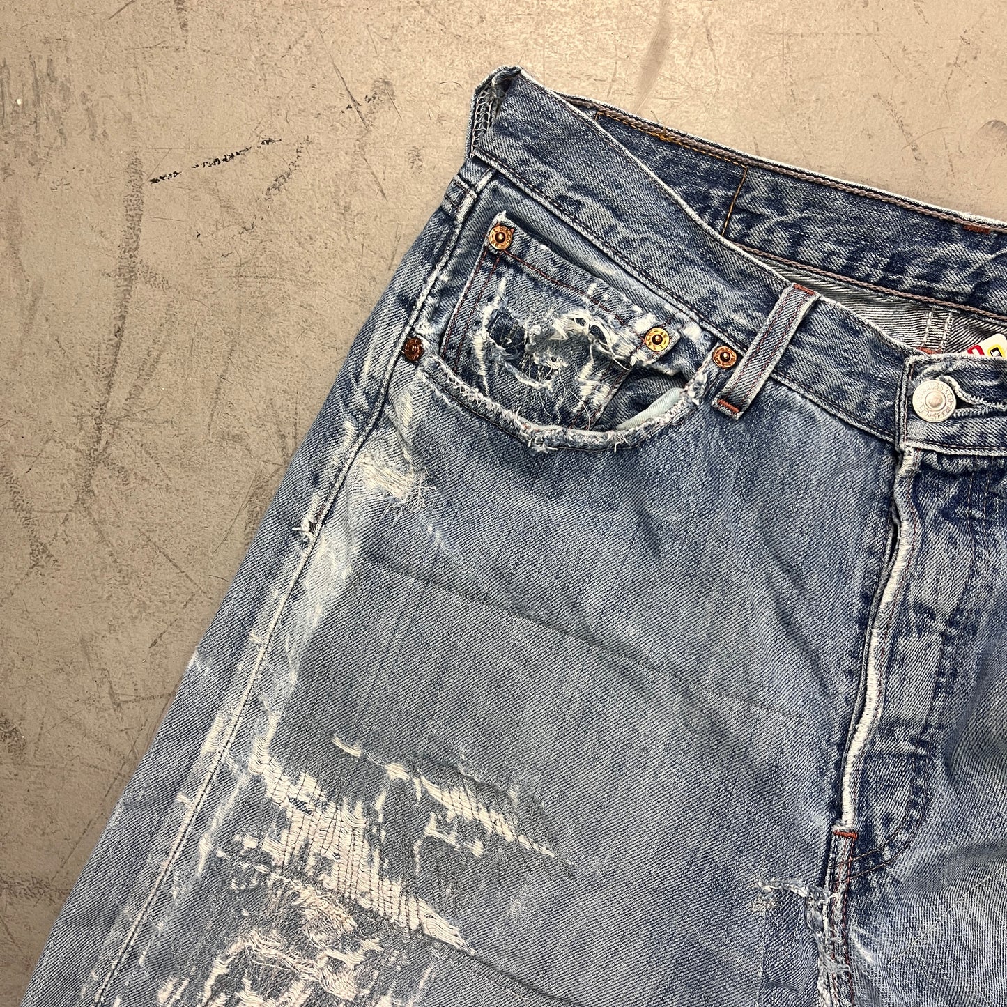 LEVIS 501 REPAIRED DENIM 32W/34L
