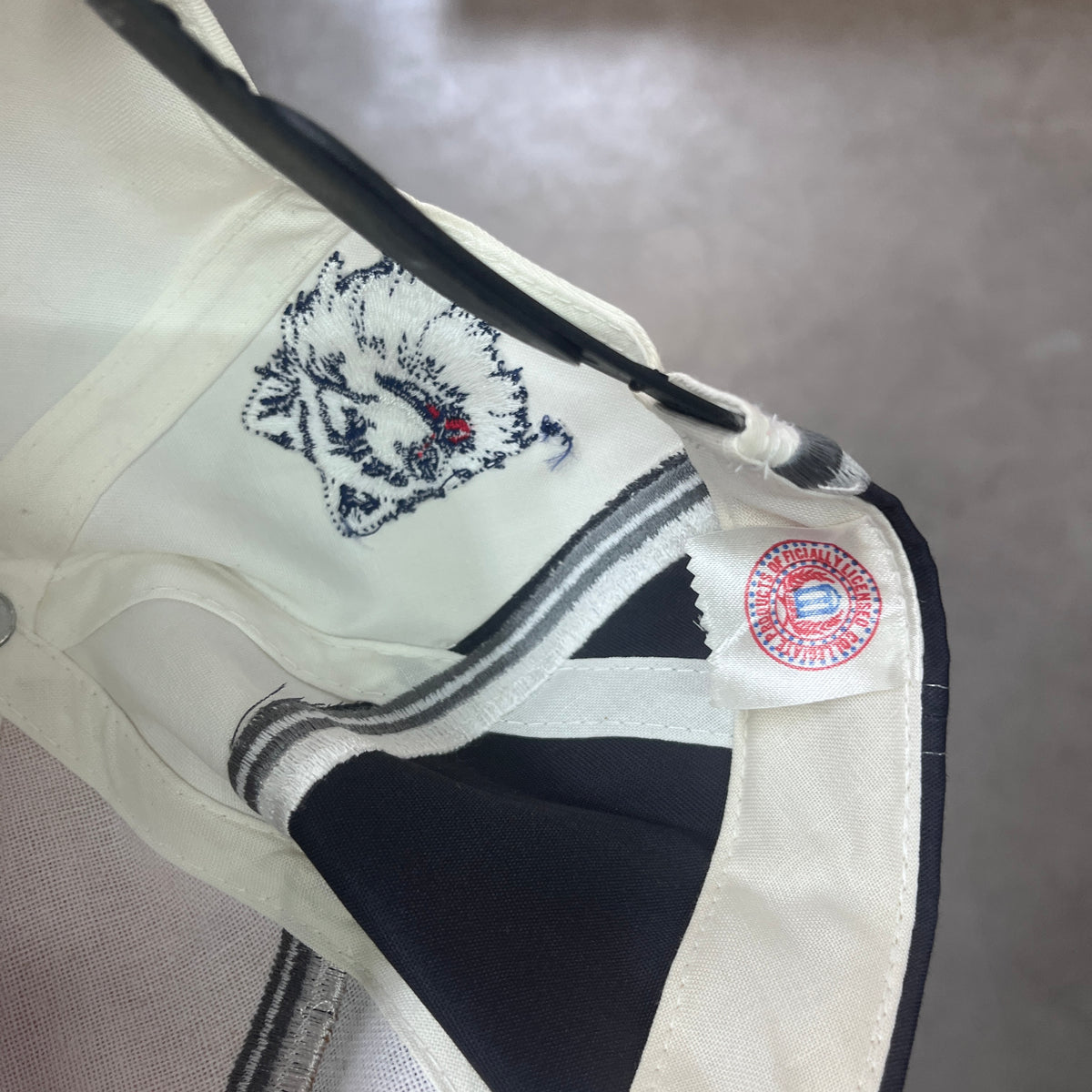 UCONN HUSKIES TWINS ENTERPIRSE 90s