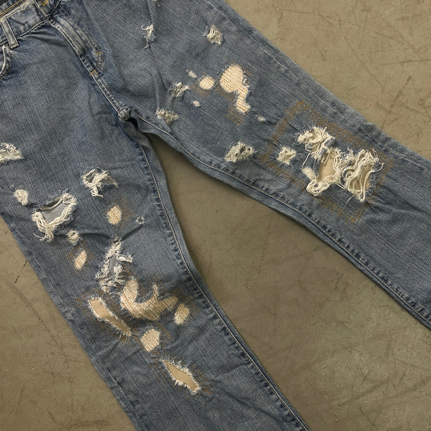 JUST CAVALLI DISTRESSED DENIM [W28 L32]