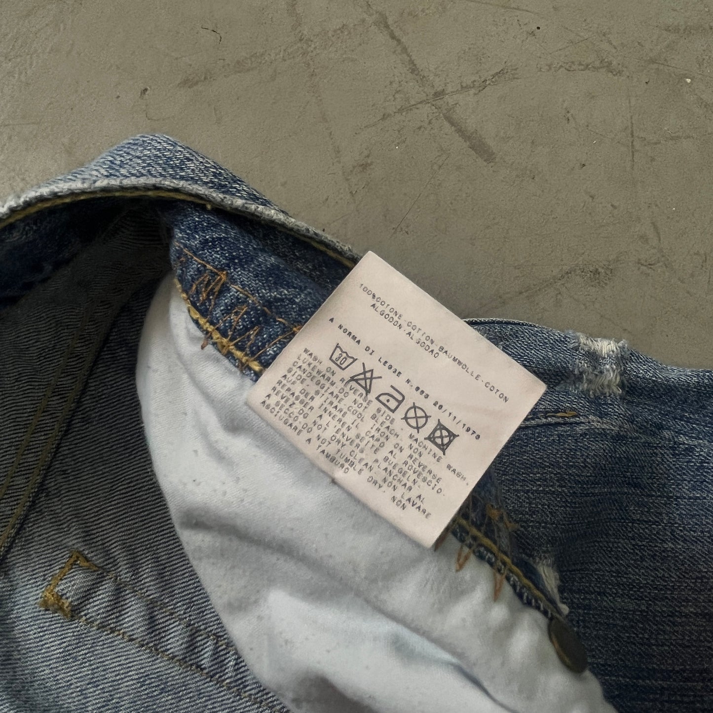 JUST CAVALLI DISTRESSED DENIM [W28 L32]