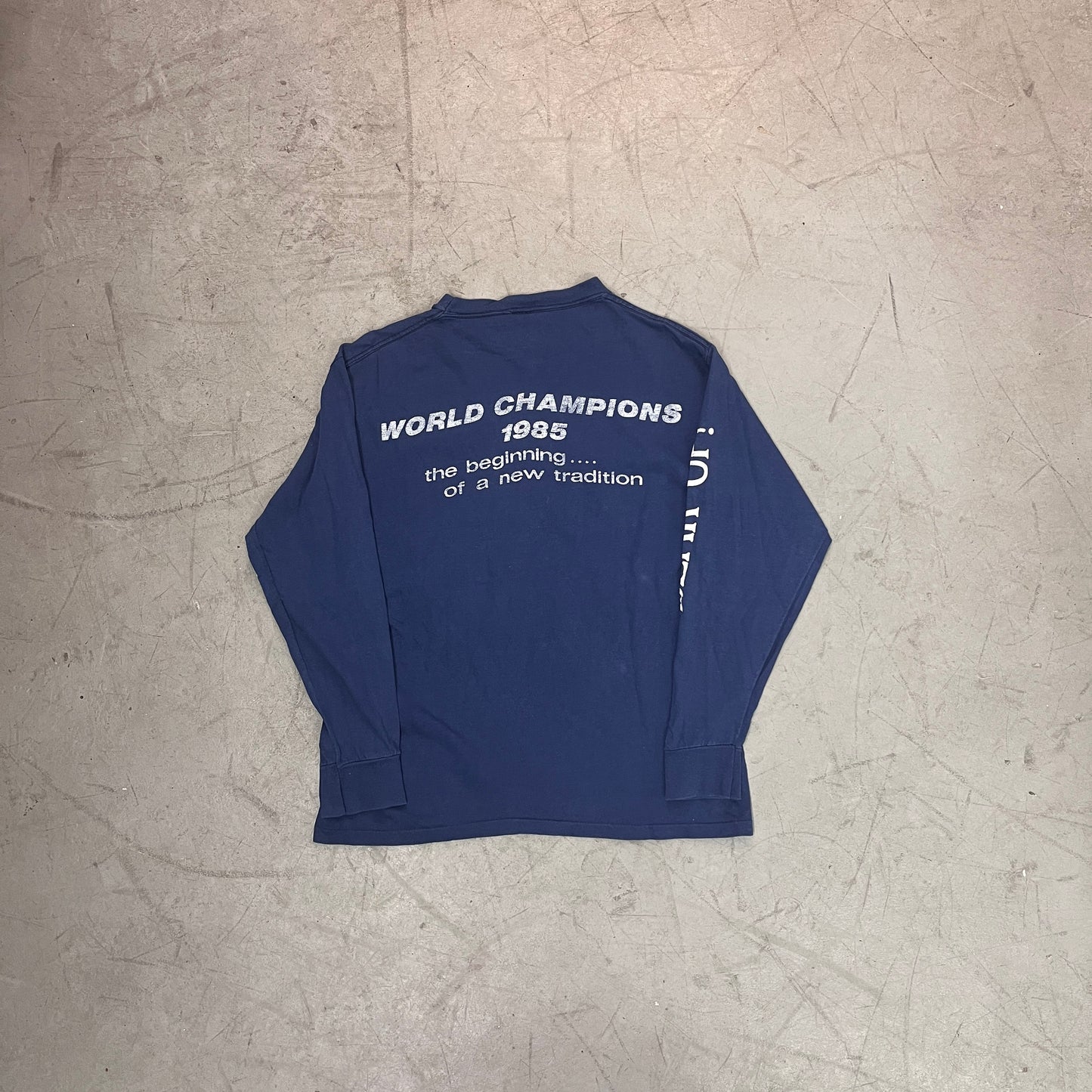 CHICAGO BEARS WORLD CHAMPIONS 1985 [M]