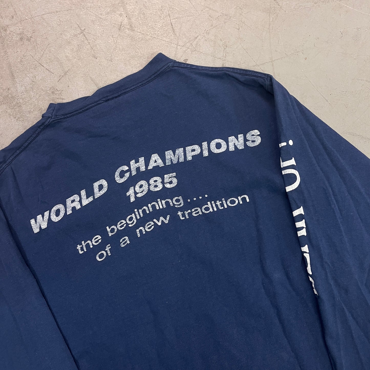 CHICAGO BEARS WORLD CHAMPIONS 1985 [M]