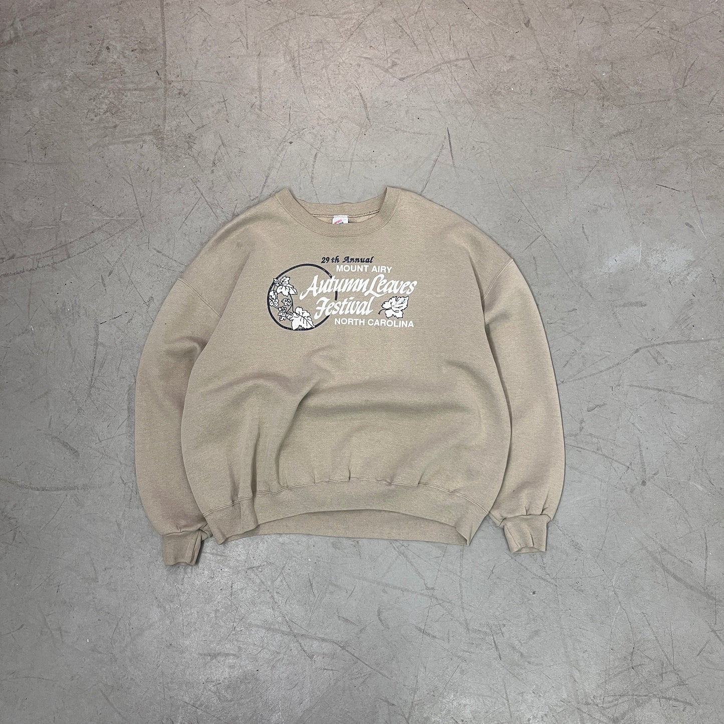 AUTUMN LEAVES FESTIVAL MOUNT AIRY 90s [L]