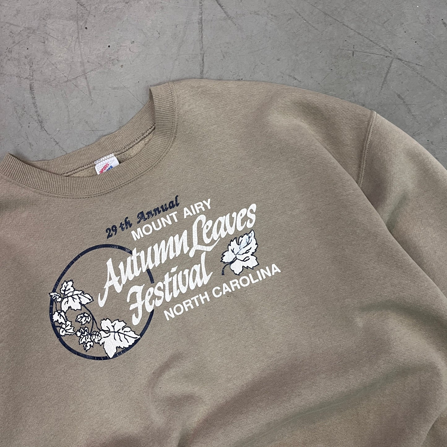 AUTUMN LEAVES FESTIVAL MOUNT AIRY 90s [L]