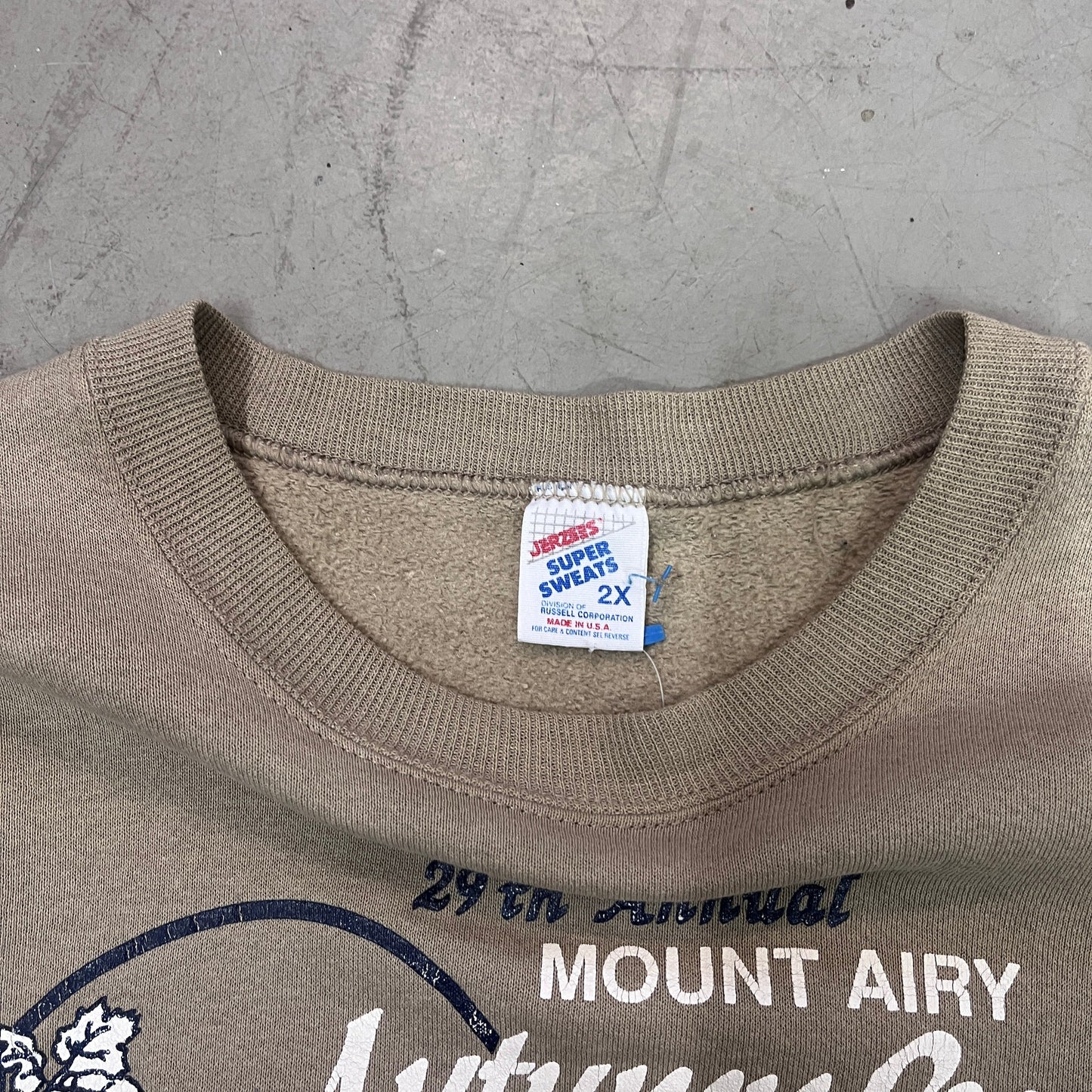 AUTUMN LEAVES FESTIVAL MOUNT AIRY 90s [L]