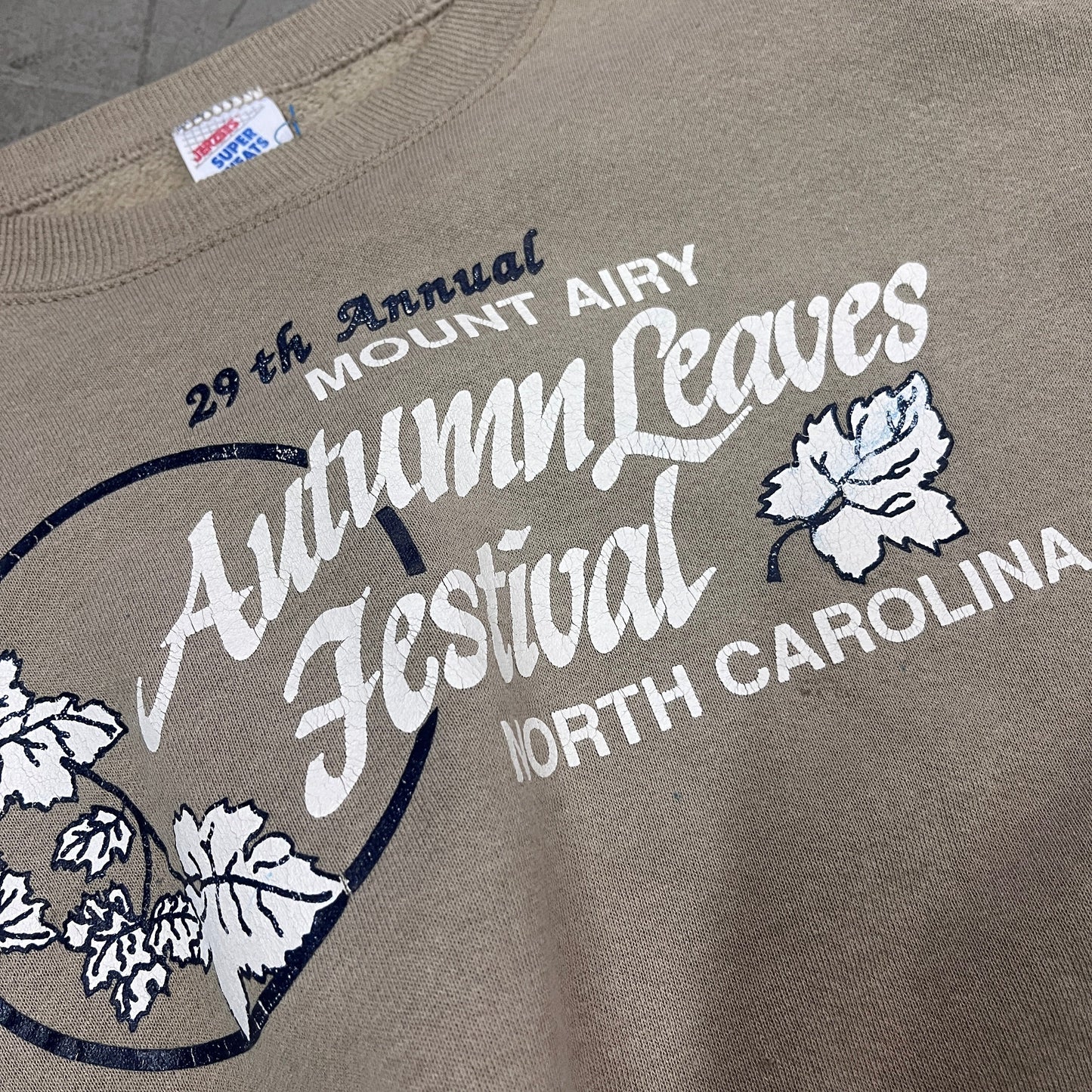 AUTUMN LEAVES FESTIVAL MOUNT AIRY 90s [L]