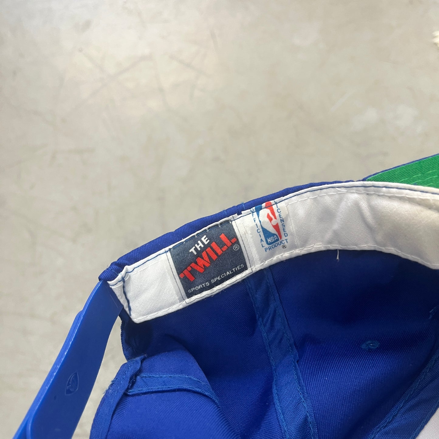 NEW YORK KNICKS SPORTS SPECIALITIES 90s