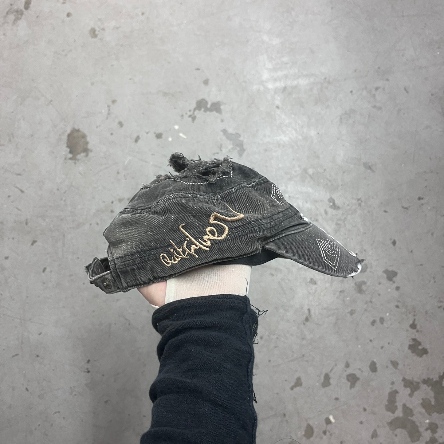 QUICKSILVER CUT OUT PILLBOX Y2K