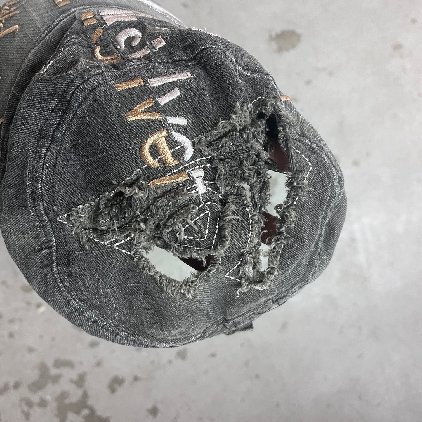 QUICKSILVER CUT OUT PILLBOX Y2K