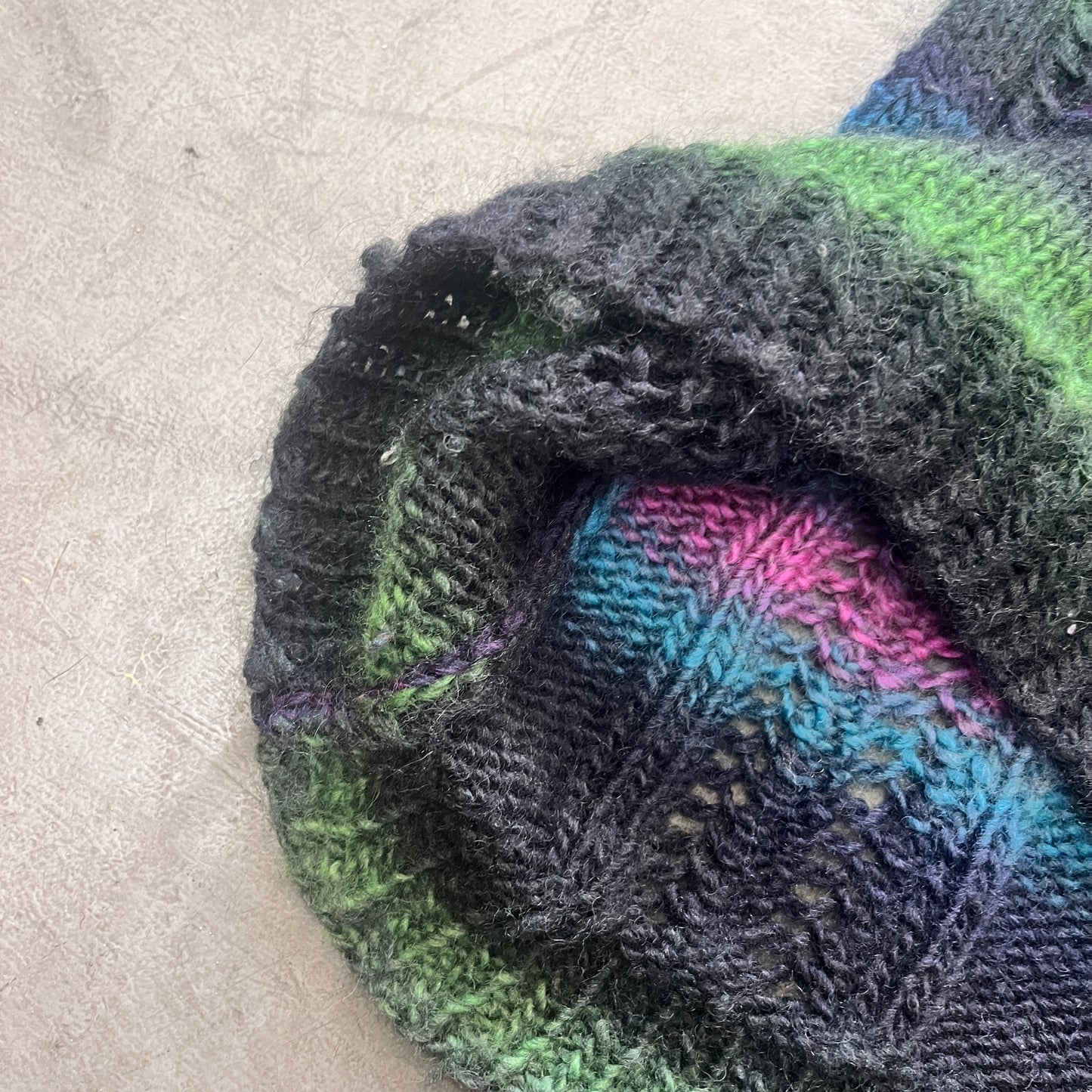 OMBRE HOMEMADE KNITTED VEST [M/L]