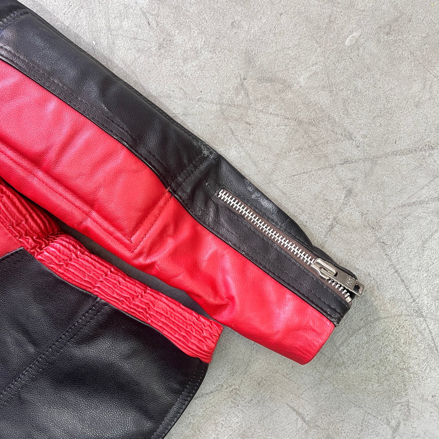LEATHER BLK//RED JACKET W/ HARLEY PATCH [S]