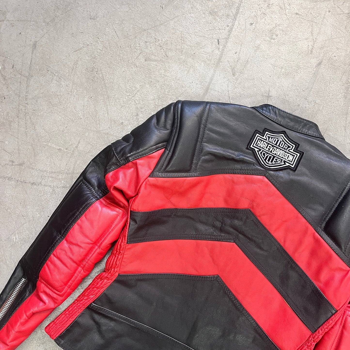 LEATHER BLK//RED JACKET W/ HARLEY PATCH [S]