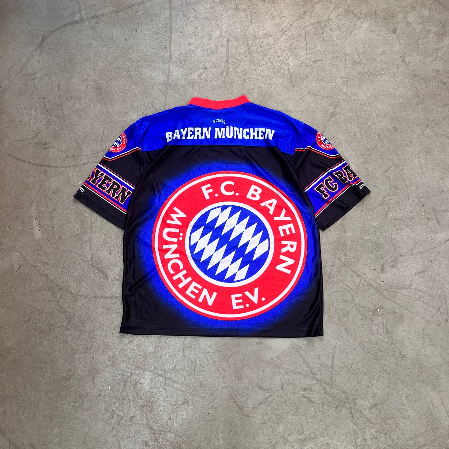 NUTMEG MILLS FC BAYERN MÜNCHEN AOP  [L]