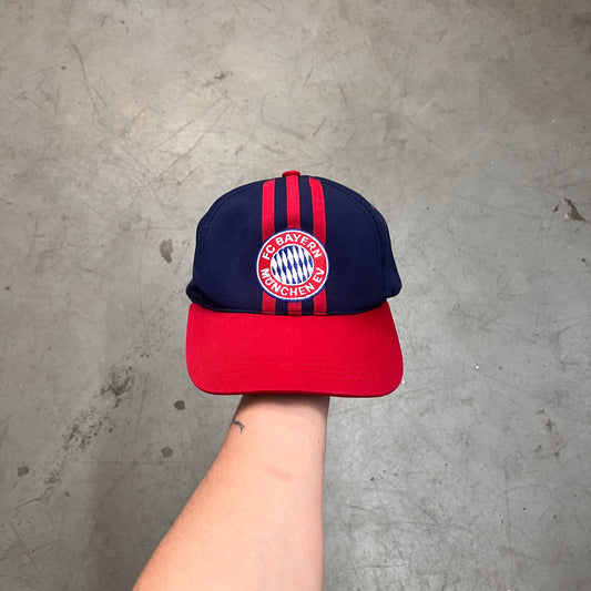 ADIDAS FC BAYERN MÜNCHEN 3 STRIPE CAP