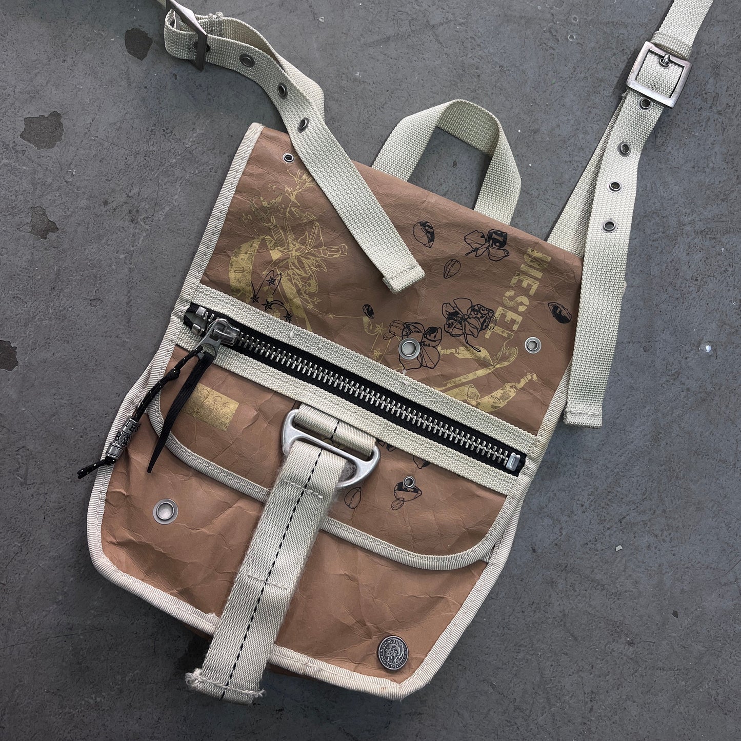 DIESEL FLY WHEEL CROSSBODY BAG