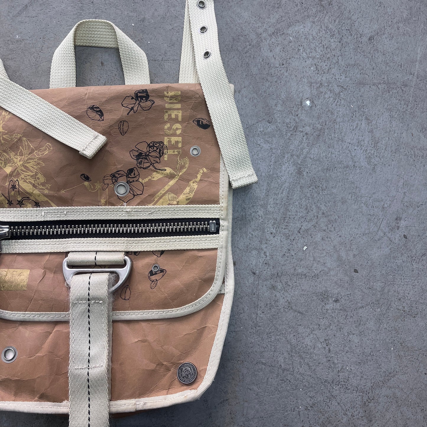 DIESEL FLY WHEEL CROSSBODY BAG
