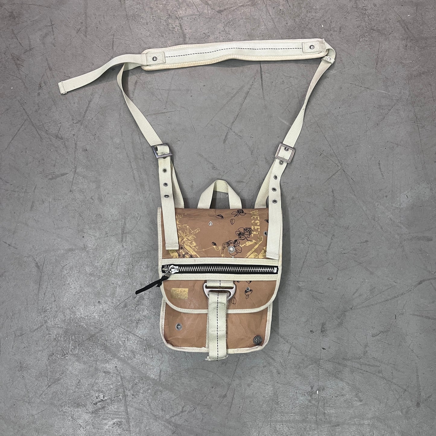 DIESEL FLY WHEEL CROSSBODY BAG