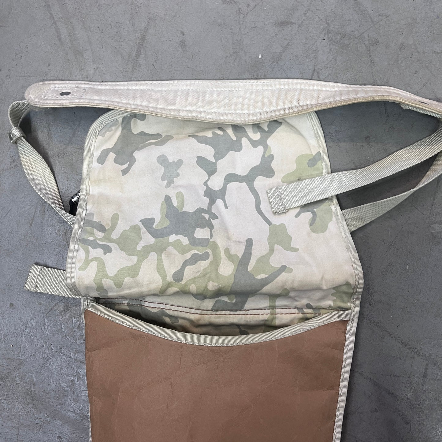 DIESEL FLY WHEEL CROSSBODY BAG