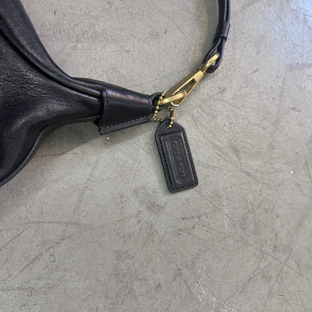 COACH AMANDA SMALL HOBO BLK LEATHER 00s
