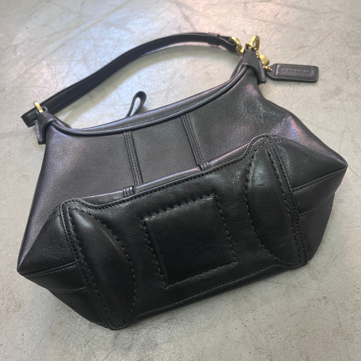 COACH AMANDA SMALL HOBO BLK LEATHER 00s