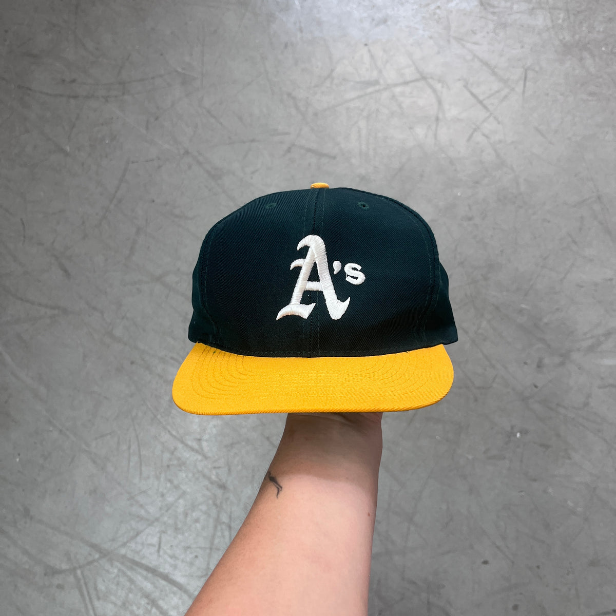 OAKLAND ATHLETICS AMERICAN NEEDLE 90s