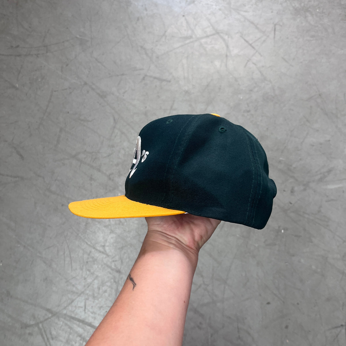 OAKLAND ATHLETICS AMERICAN NEEDLE 90s