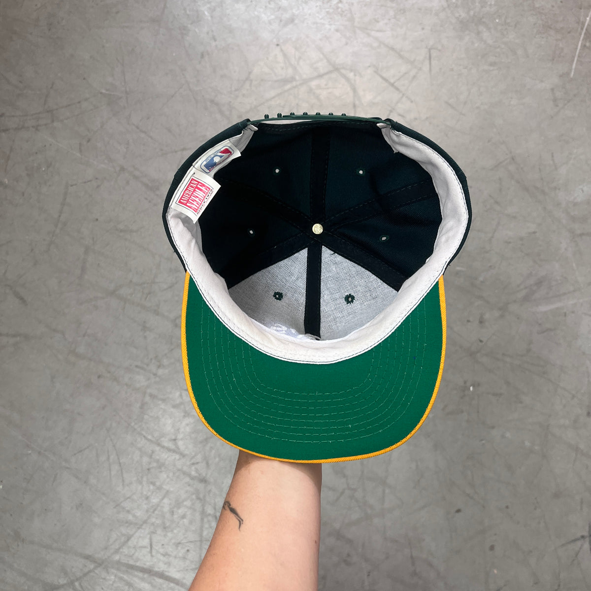 OAKLAND ATHLETICS AMERICAN NEEDLE 90s