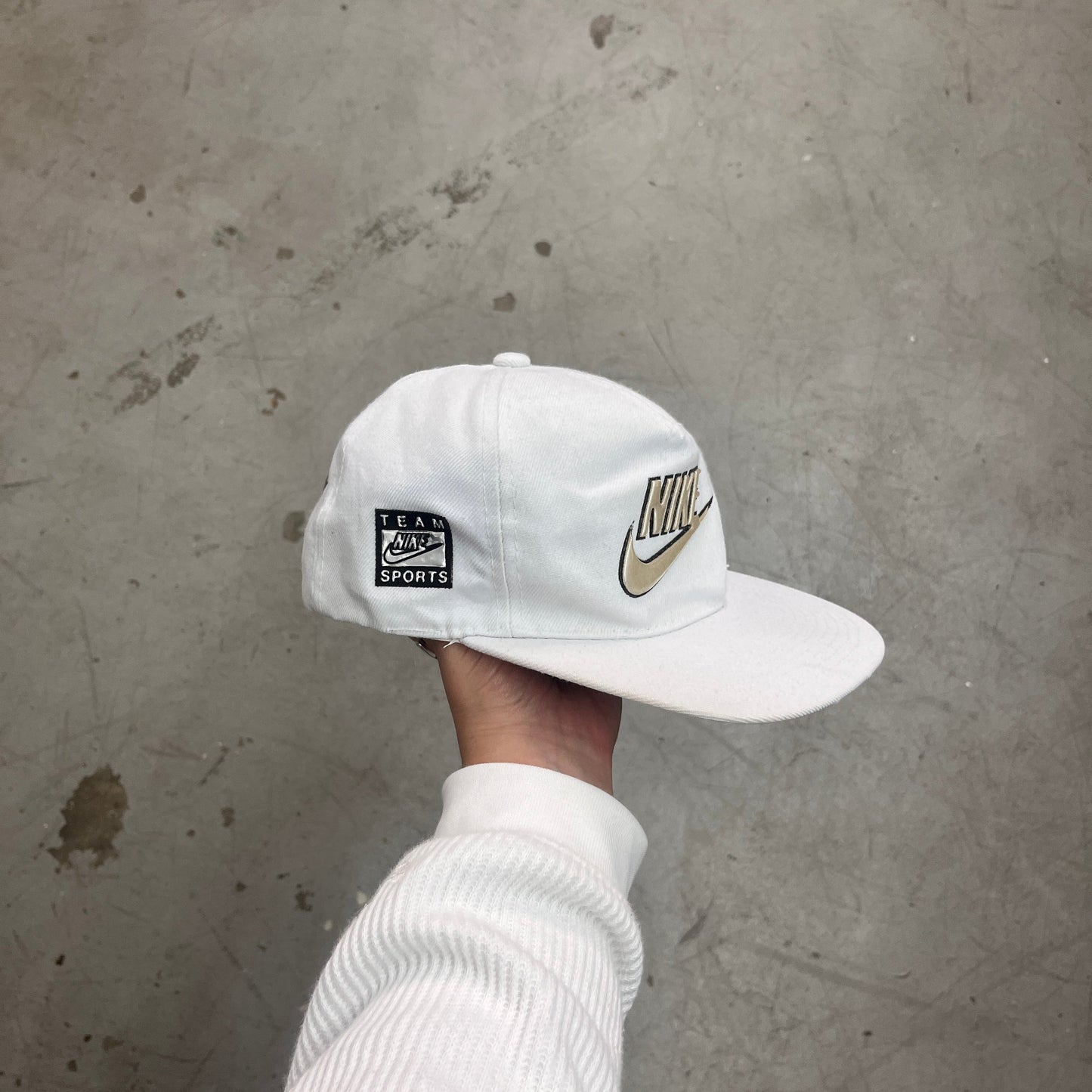 NIKE AIR WHT CAP 90s