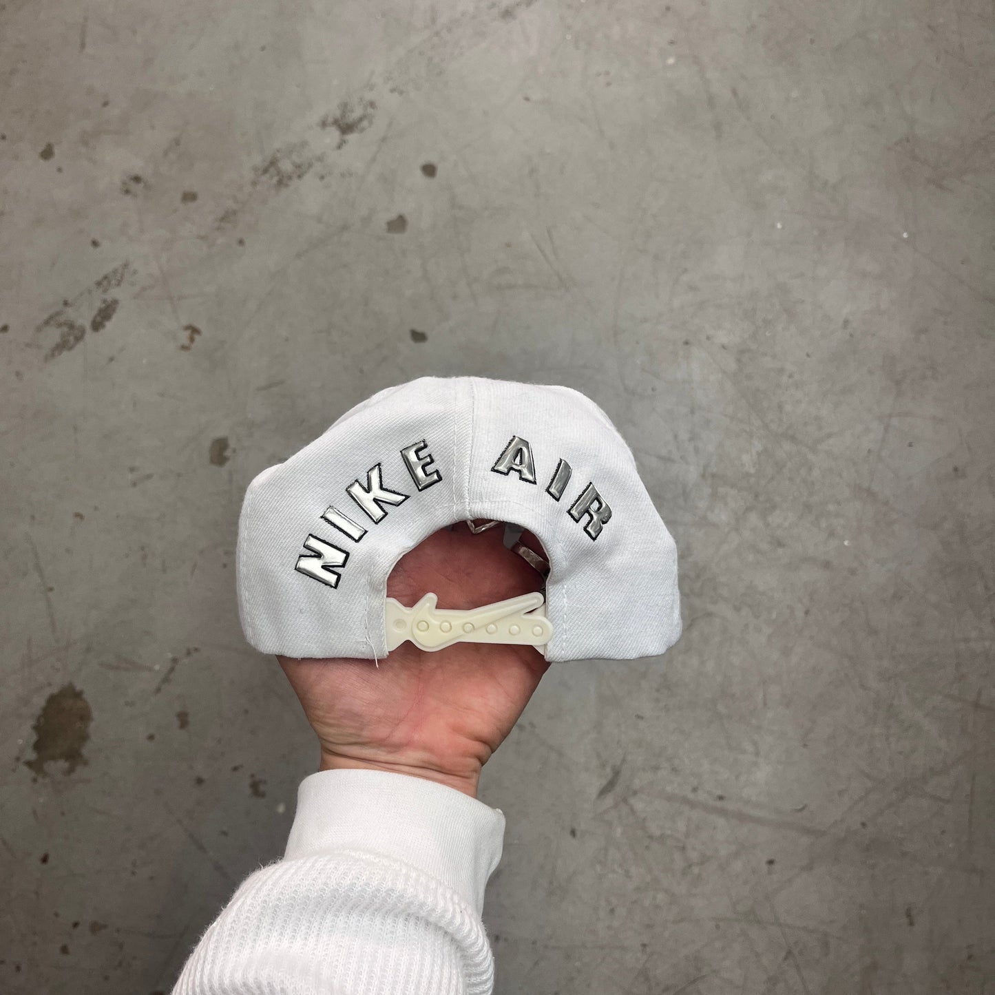 NIKE AIR WHT CAP 90s