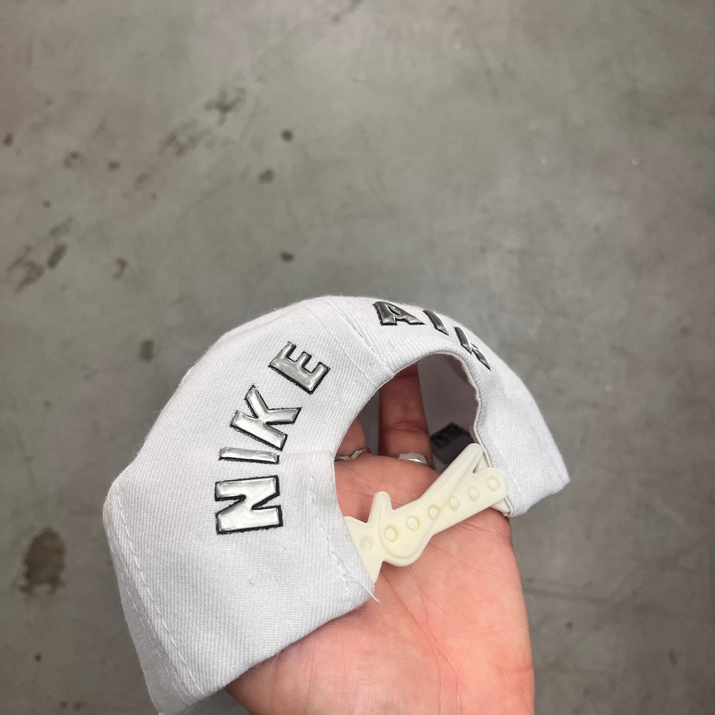 NIKE AIR WHT CAP 90s