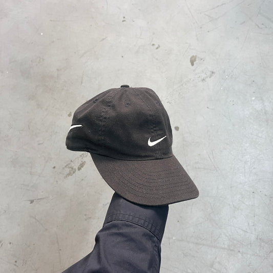NIKE SWOOSH BLK CAP 90s