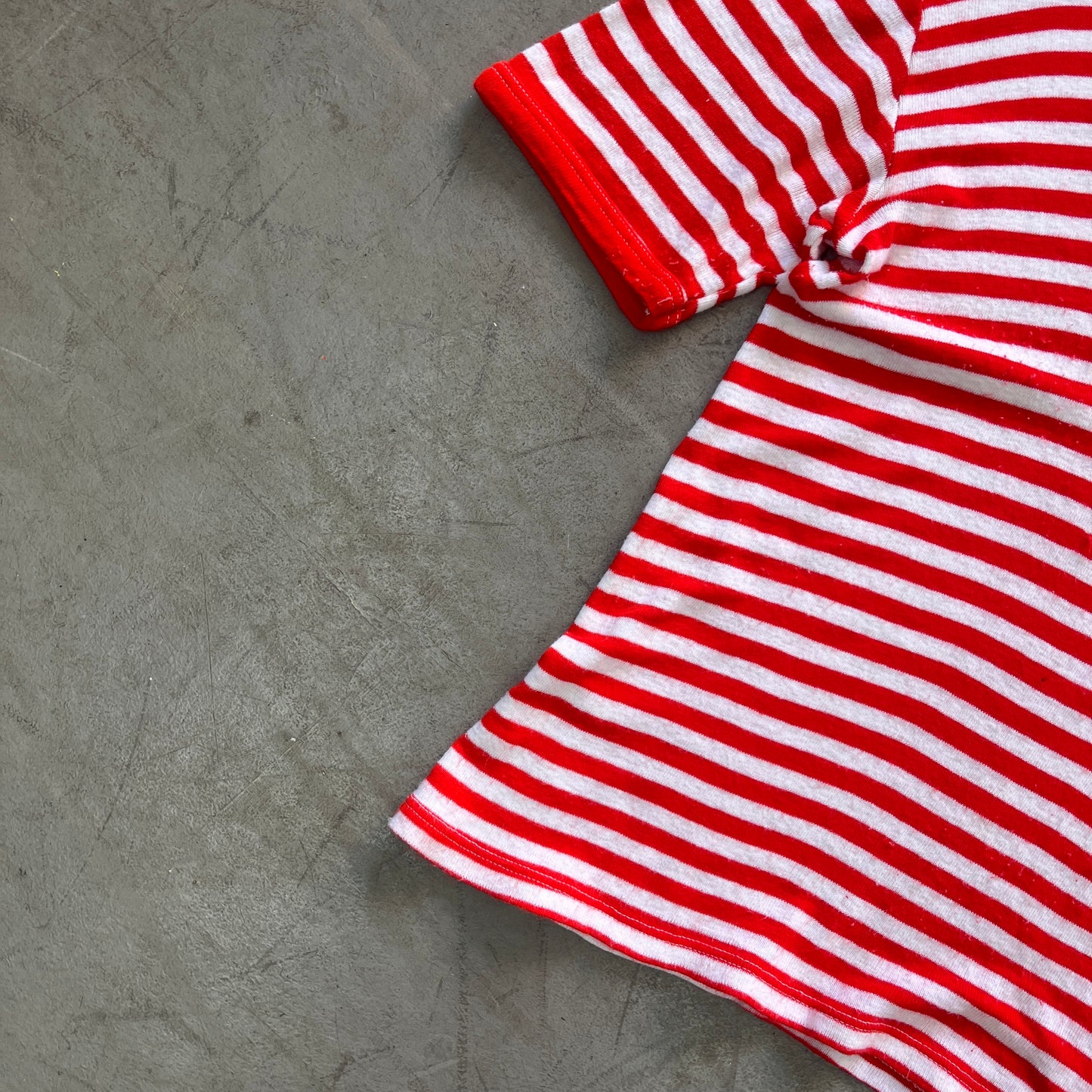 RED / WHITE STRIPED RINGER 70s [S/M]