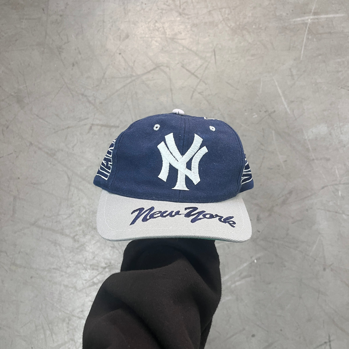 YANKEES ALL OVER EMBROIDERD 90s