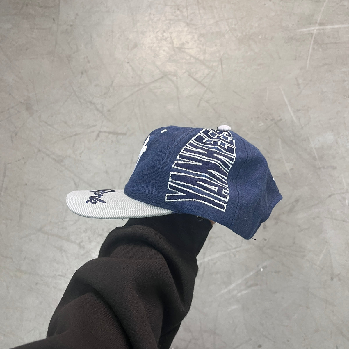 YANKEES ALL OVER EMBROIDERD 90s