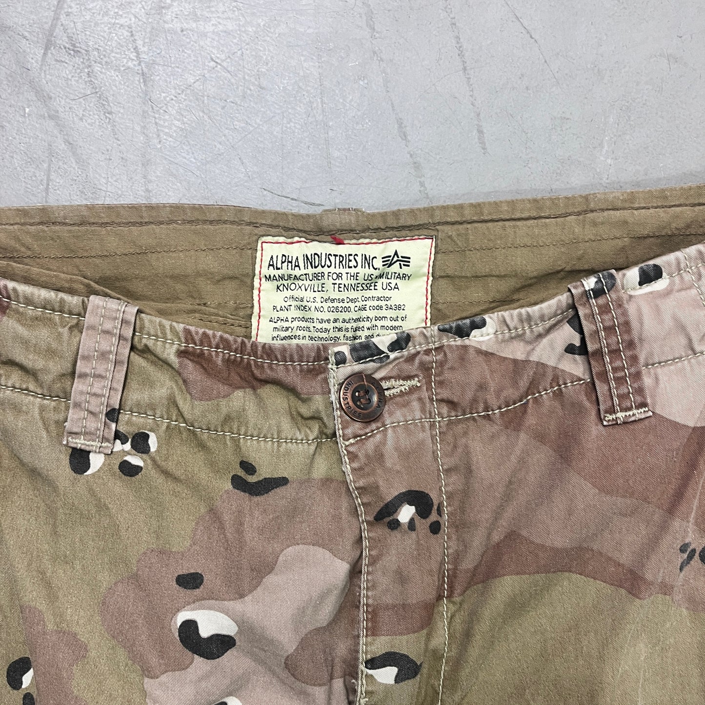 ALPHA INDUSTRIES CAMO SHORTS [36W]