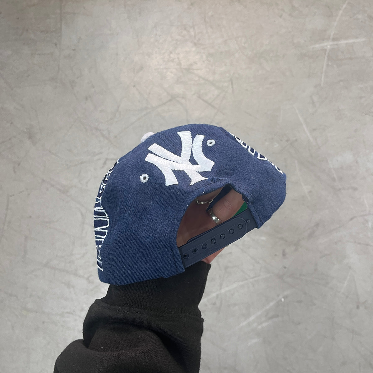 YANKEES ALL OVER EMBROIDERD 90s