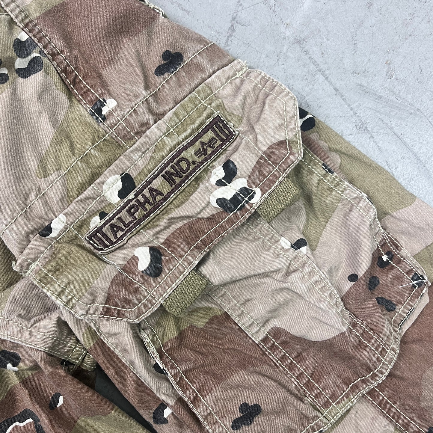 ALPHA INDUSTRIES CAMO SHORTS [36W]
