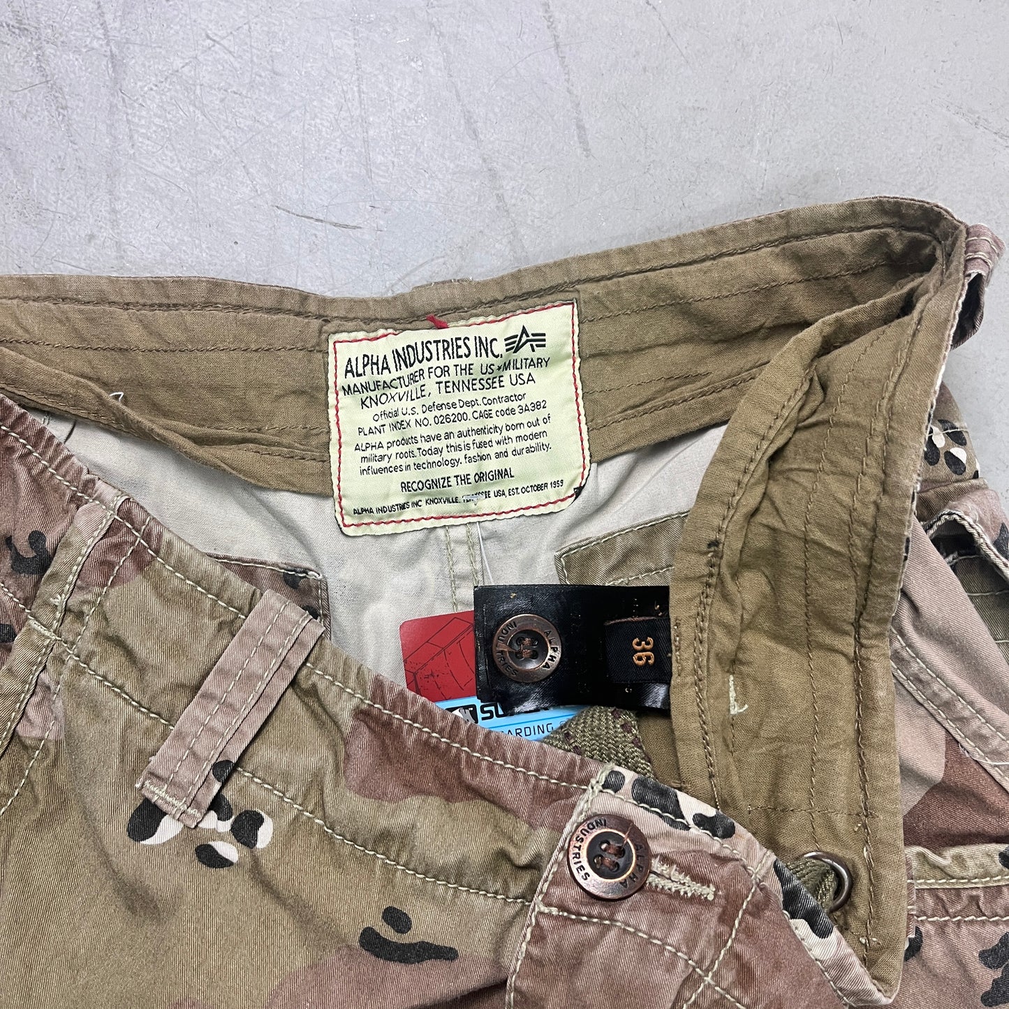 ALPHA INDUSTRIES CAMO SHORTS [36W]