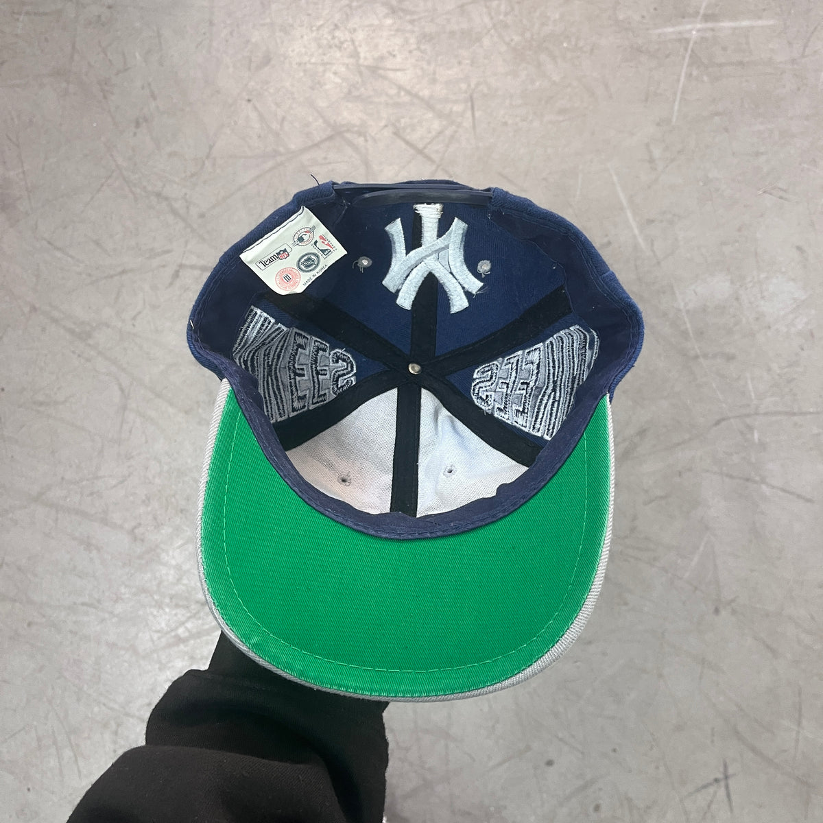 YANKEES ALL OVER EMBROIDERD 90s