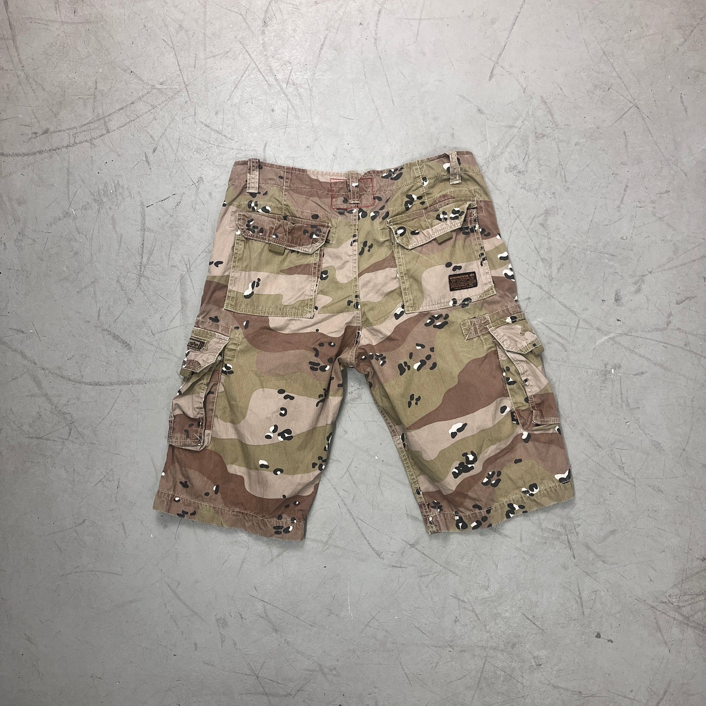 ALPHA INDUSTRIES CAMO SHORTS [36W]