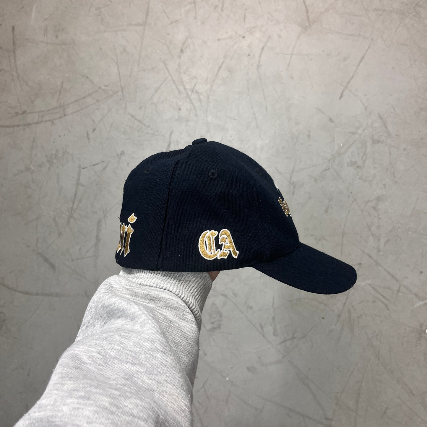 KARL KANI LONG BEACH FITTED CAP [S/M]