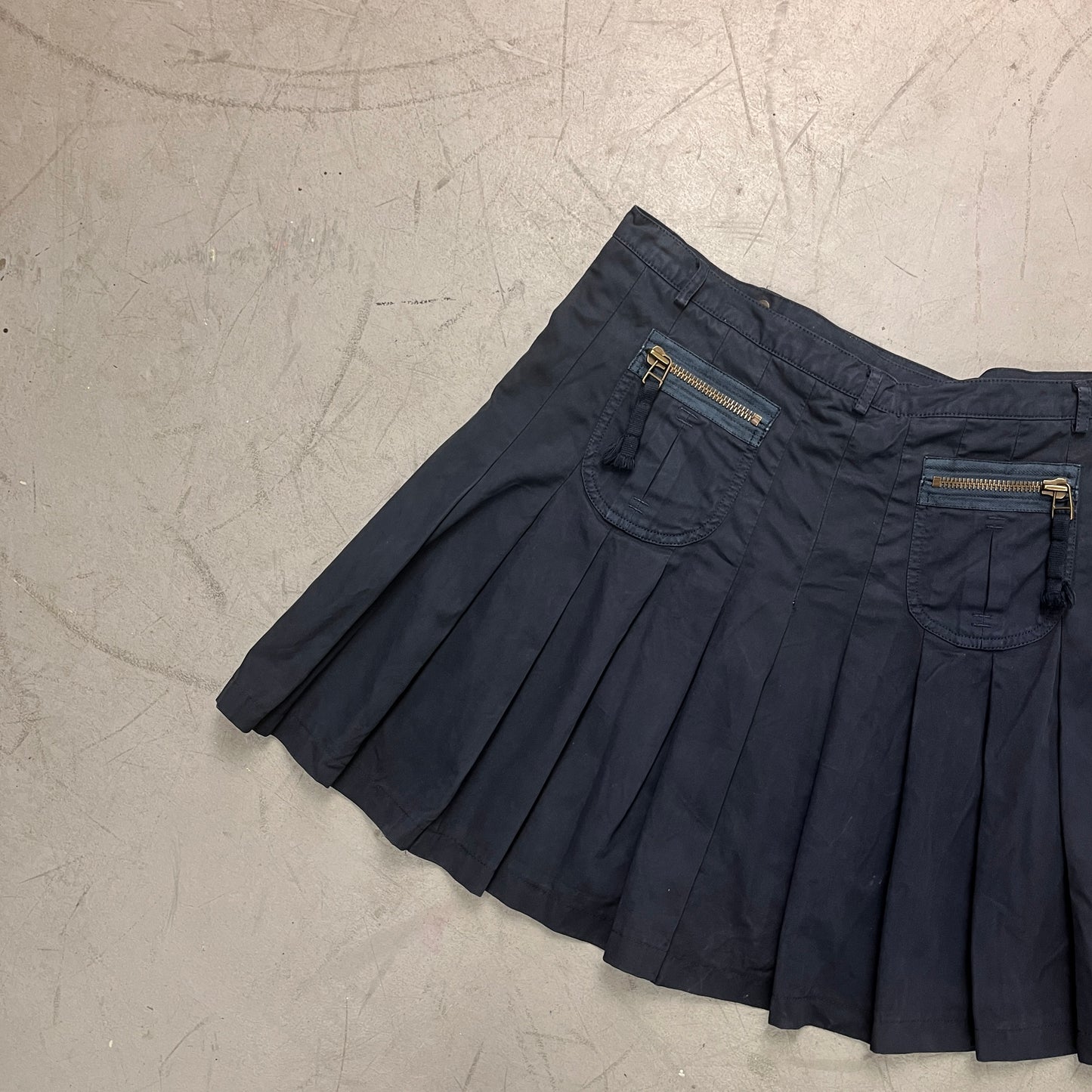 BURBERRY PLEATED SKIRT [42]