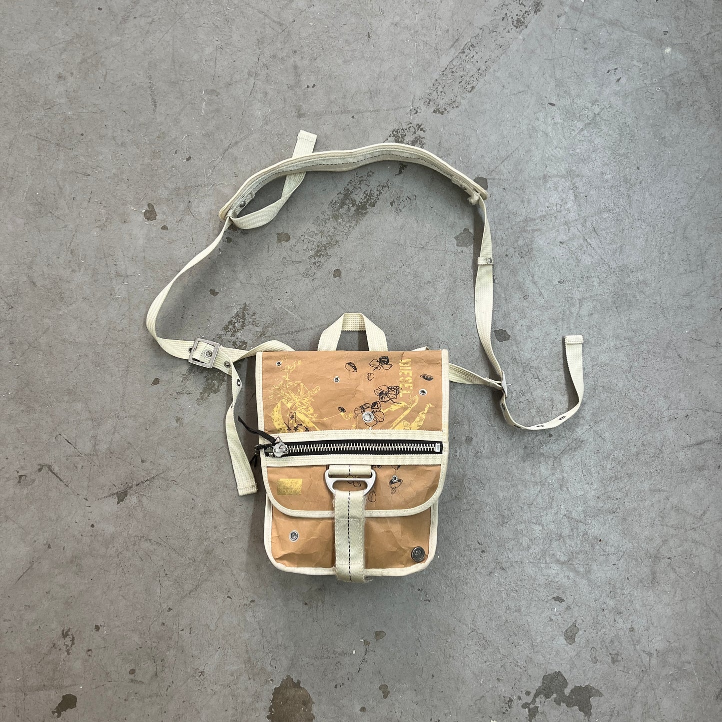 DIESEL FLY WHEEL PAPER CROSSBODY Y2K