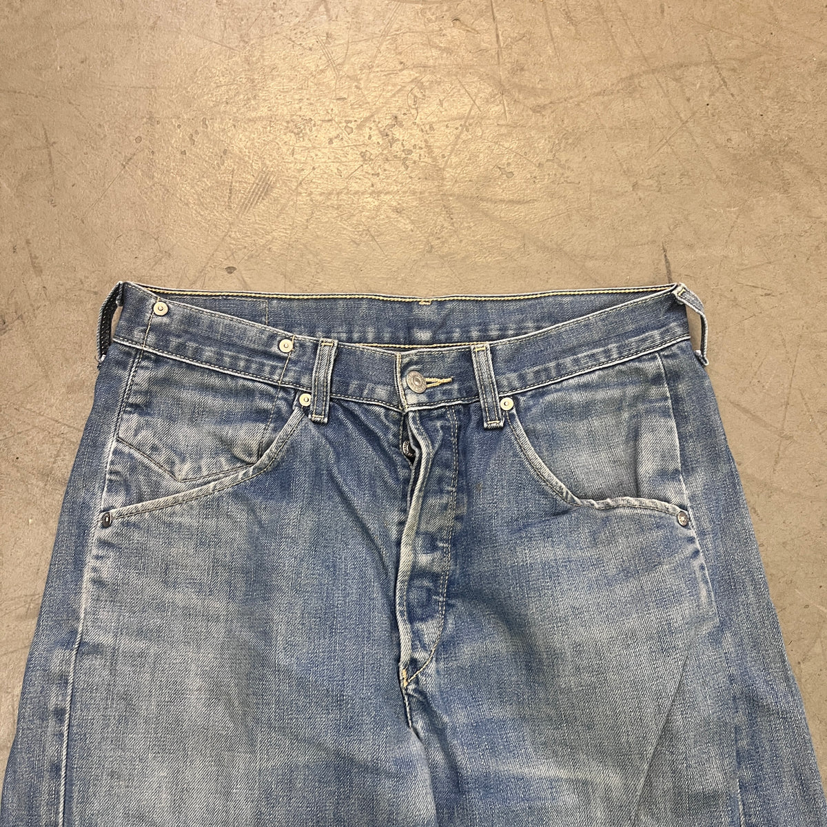 LEVIS ENGINEERED 2001 DENIM [31X32]