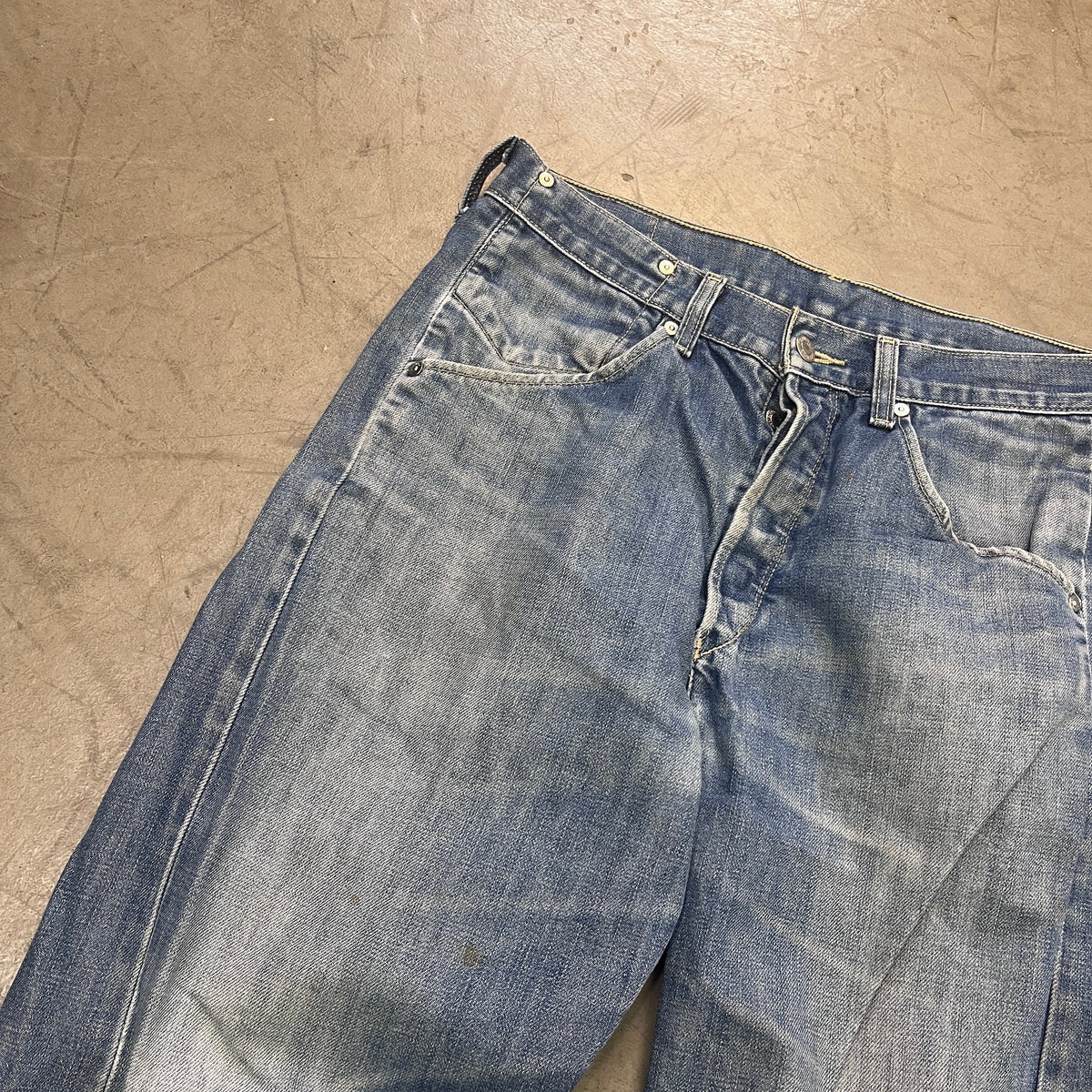 LEVIS ENGINEERED 2001 DENIM [31X32]