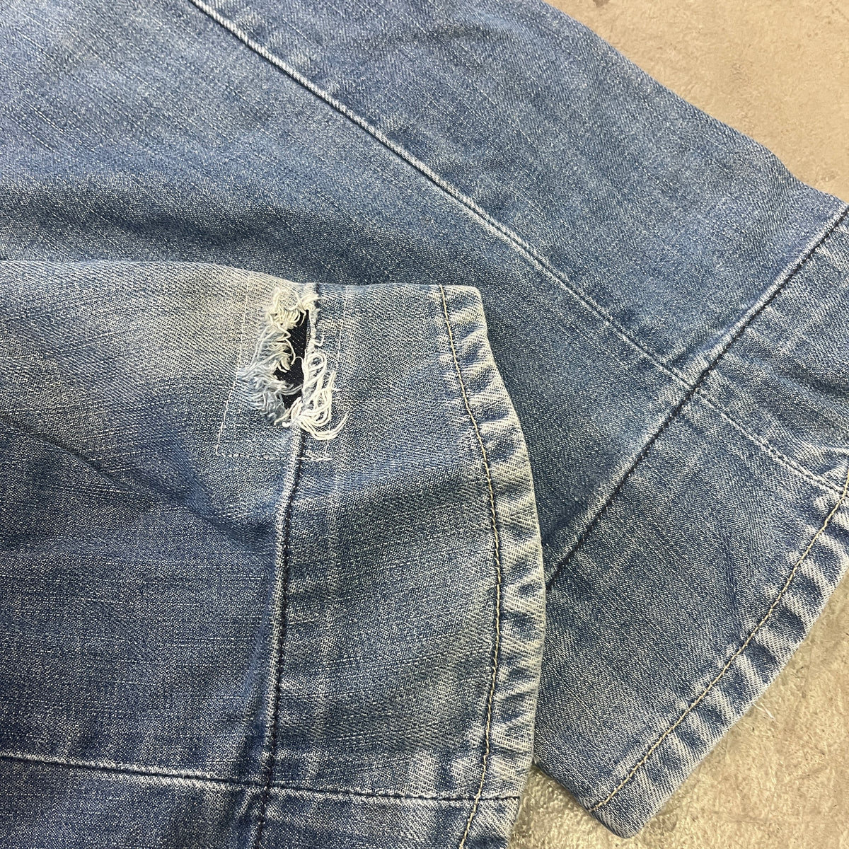 LEVIS ENGINEERED 2001 DENIM [31X32]