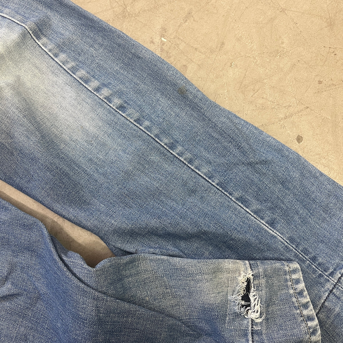 LEVIS ENGINEERED 2001 DENIM [31X32]
